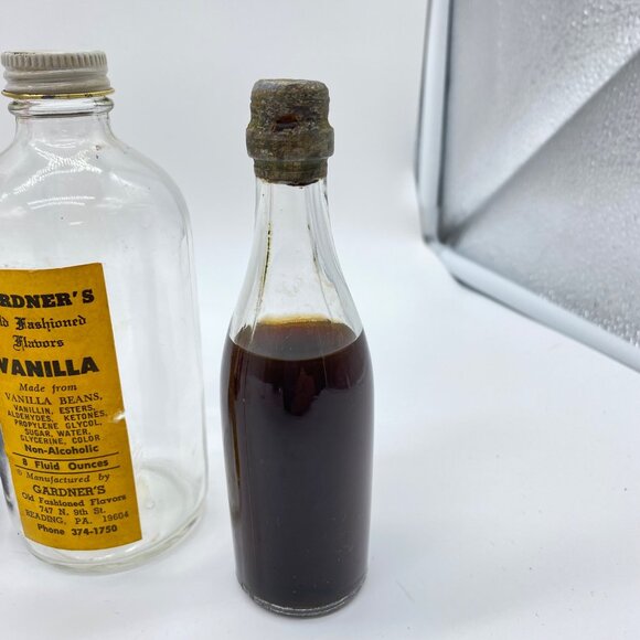 Vtg Lot of 6 Glass Bottles Extract Watkins Beaver Gardeners Olive Oil Display - Picture 10 of 14